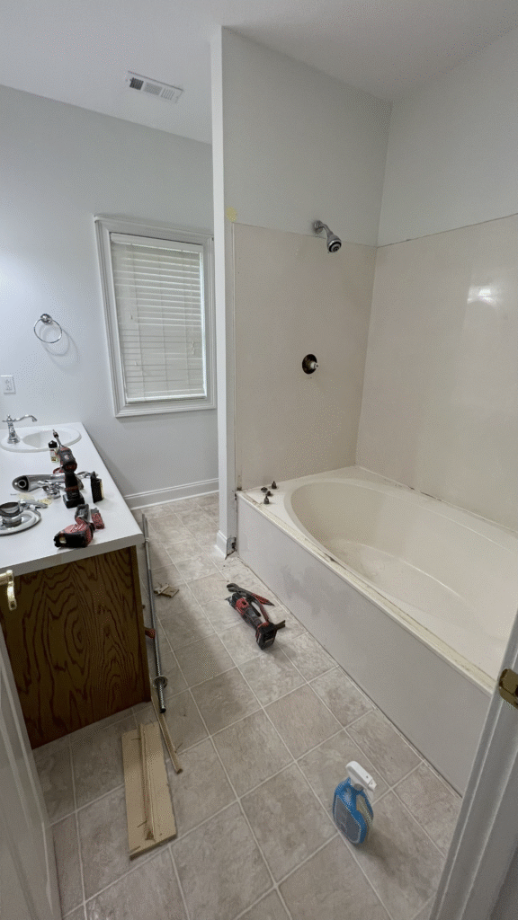 Bathroom photo before renovation